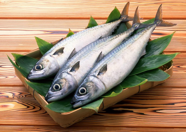 Hải sản sống: Hải sản tươi sống là món ăn được nhiều người ưa thích nhưng đặc biệt nguy hiểm nếu không được đảm bảo vệ sinh. Nếu đi lễ hội trong kỳ nghỉ lễ sắp tới, bạn tuyệt đối không nên ăn các loại hải sản chưa được chế biến chín vì đó là nguy cơ dẫn đến rối loạn tiêu hóa, tiêu chảy và viêm đường ruột cấp.