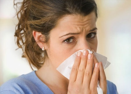 Vàng Ô gây gây kích ứng dữ dội đường hô hấp sẽ gây sặc, lên cơn viêm phế quản, viêm phổi.