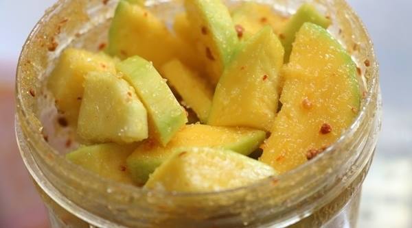 Nhiều hàng quán vỉa hè cũng nắm bắt xu hướng này để phục vụ sở thích của thực khách.