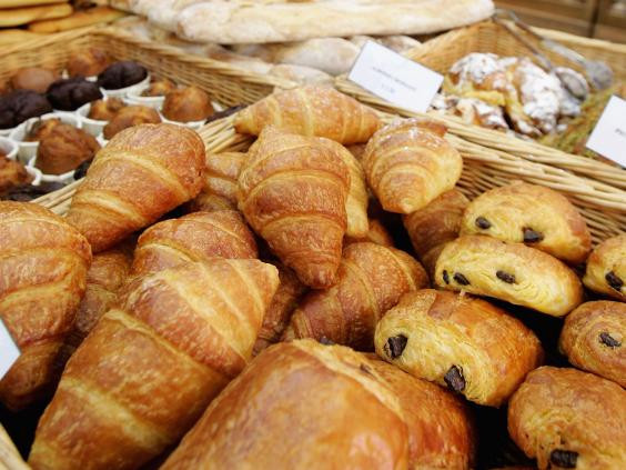 Pháp: Dù ăn nhiều pho mát nhưng người Pháp có tỷ lệ mắc bệnh tim và béo phì rất thấp. Một nghiên cứu cho thấy, thói quen ăn thành những phần nhỏ chính là giải thích hợp lý cho điều này. Bên cạnh đó, việc ăn những thực phẩm chất lượng cao giúp chúng ta no lâu và không ăn quá nhiều.