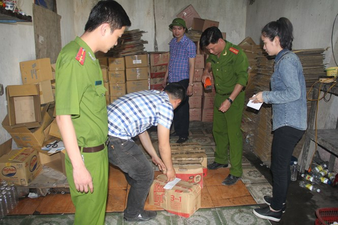 Loại giấm này được bán với giá 1.000 đồng một chai tại thành phố Vinh Nghệ An.