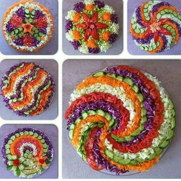 Cầu kỳ hơn, bạn tạo hình sóng, hình trái tim hoặc vòng nguyệt quế cho đĩa salad nhiều màu.
