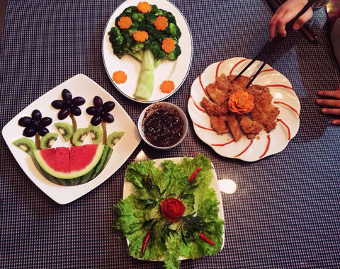 Bạn không nên để đồ ăn ở nhiệt độ phòng quá 24h. Hãy để đồ ăn vào tủ lạnh để đảm bảo vệ sinh và tránh cho đồ ăn bị hỏng.