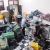 Tạm giữ hơn 700 sản phẩm quần áo, giày dép có dấu hiệu giả mạo nhãn hiệu
