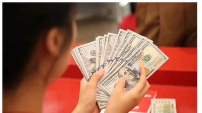 Trưa 25-9, ngân hàng thương mại đẩy giá USD lên kịch trần
