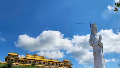 Cận cảnh ngôi chùa có tượng Phật Quan Âm cao nhất Đông Nam Á