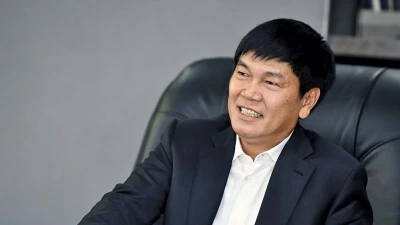 Tỷ phú Trần Đình Long “ngược dòng” giữa cơn bão thép giá rẻ Trung Quốc