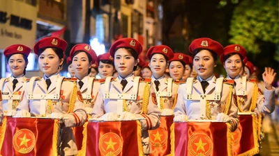 Xe pháo, khí tài và khối diễu binh hành quân từ tinh mơ vào Quảng trường Ba Đình