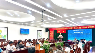 TPHCM: Xã Tân Nhựt sẵn sàng hỗ trợ đơn vị thu gom rác nếu có nhu cầu vay vốn