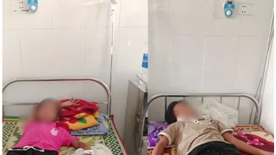Quảng Trị: 40 học sinh nhập viện sau bữa ăn sáng ở trường