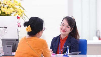 Ngân hàng lớn đóng cửa nhiều điểm giao dịch, chiến lược gì phía sau?