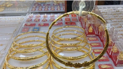Giá vàng hôm nay, 7-8: Tiếp tục nóng lên nhờ thông tin này