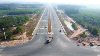 LD 2 thành viên được chỉ định gói thầu nâng cấp đường 25B 