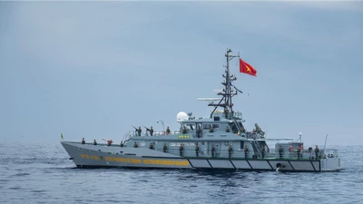 Những loại tàu và máy bay hiện đại xuất hiện trong lễ diễu binh trên biển