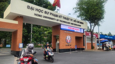 Trường ĐH SPKT TP HCM: Gói thầu lắp đặt thang máy gần 7 tỷ về tay ai?