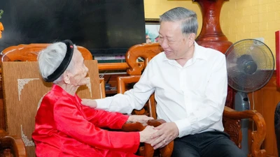 Tháng Bảy lắng hồn thiêng sông núi!