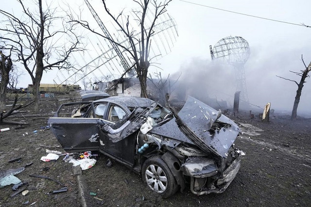 Cảnh hoang tàn, đổ nát ở Ukraina sau khi bị Nga không kích - Hình 5 Canh hoang tan, do nat o Ukraina sau khi bi Nga khong kich-Hinh-5