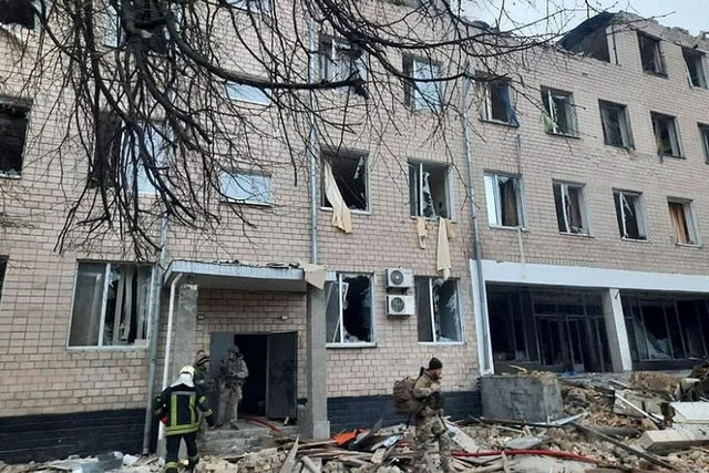 Cảnh hoang tàn, đổ nát ở Ukraina sau khi bị Nga không kích - Hình 11 Canh hoang tan, do nat o Ukraina sau khi bi Nga khong kich-Hinh-11