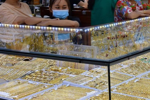 Giá vàng hôm nay 19-2: Đứng ở mức cao nhất trong 8 tháng Gia vang hom nay 19-2: Dung o muc cao nhat trong 8 thang