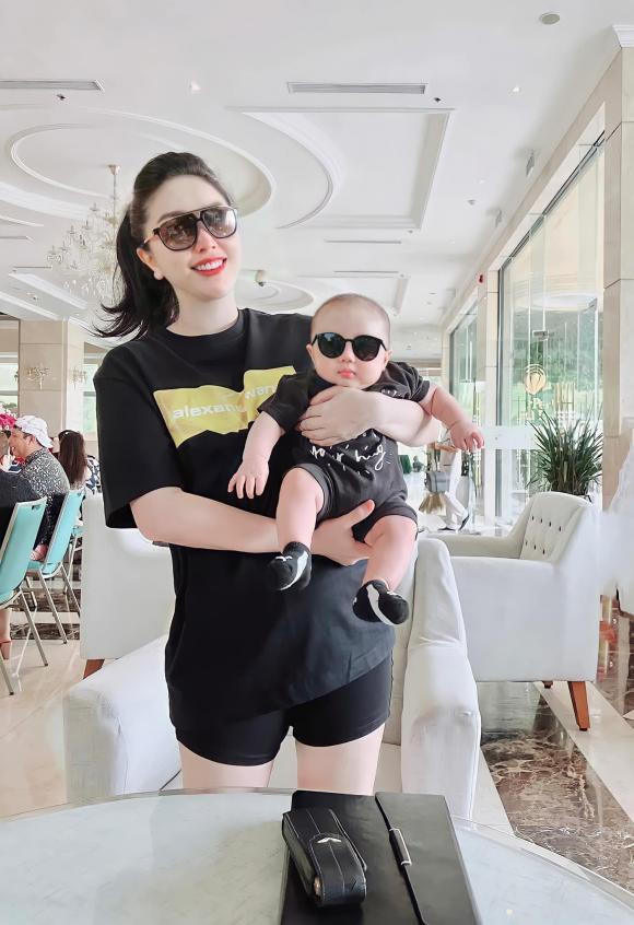 Bảo Thy hiếm hoi khoe cận mặt con trai hơn 3 tháng tuổi - Hình 2 Bao Thy hiem hoi khoe can mat con trai hon 3 thang tuoi-Hinh-2