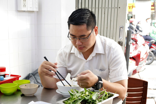 Giới trẻ TP.HCM chạy deadline ở quán cà phê trong ngày đầu đi làm Gioi tre TP.HCM chay deadline o quan ca phe trong ngay dau di lam