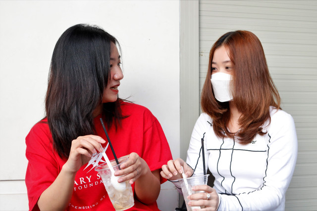 Giới trẻ TP.HCM chạy deadline ở quán cà phê trong ngày đầu đi làm - Hình 7 Gioi tre TP.HCM chay deadline o quan ca phe trong ngay dau di lam-Hinh-7