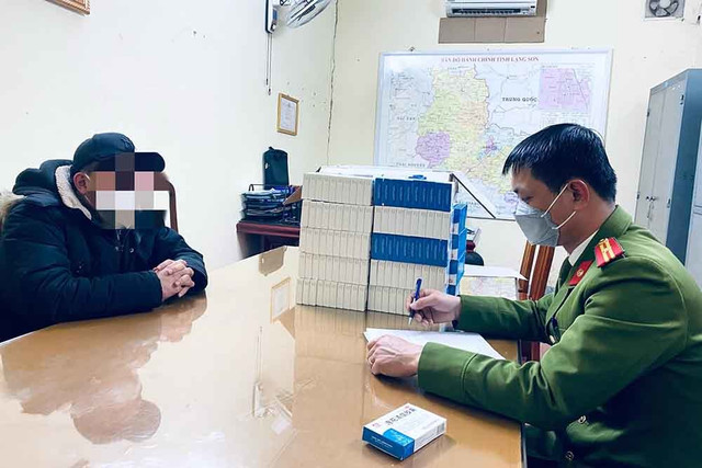 Bắt liên tiếp các phi vụ vận chuyển thuốc trị Covid-19 không rõ nguồn gốc Bat lien tiep cac phi vu van chuyen thuoc tri Covid-19 khong ro nguon goc