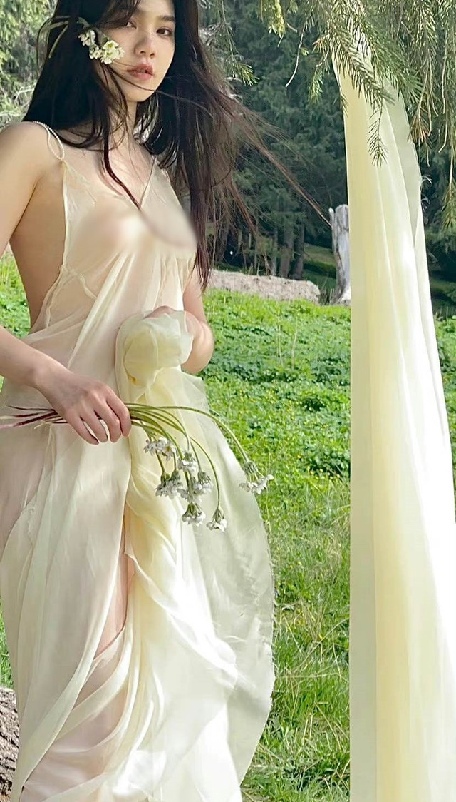 Loạt thiếu nữ Trung Quốc gây náo loạn mạng xã hội vì đầm mỏng - Hình 2 Loat thieu nu Trung Quoc gay nao loan mang xa hoi vi dam mong-Hinh-2