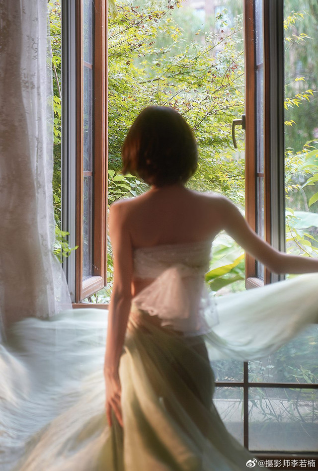 Loạt thiếu nữ Trung Quốc gây náo loạn mạng xã hội vì đầm mỏng - Hình 7 Loat thieu nu Trung Quoc gay nao loan mang xa hoi vi dam mong-Hinh-7
