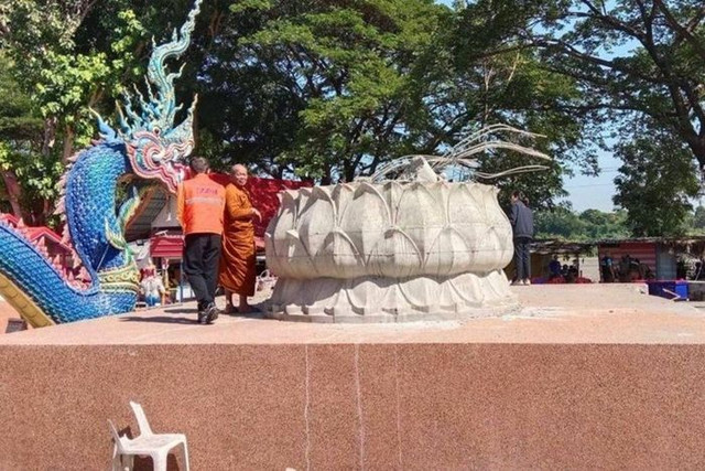 Tượng Phật 12m đổ sập khiến 1 nhà sư thiệt mạng Tuong Phat 12m do sap khien 1 nha su thiet mang