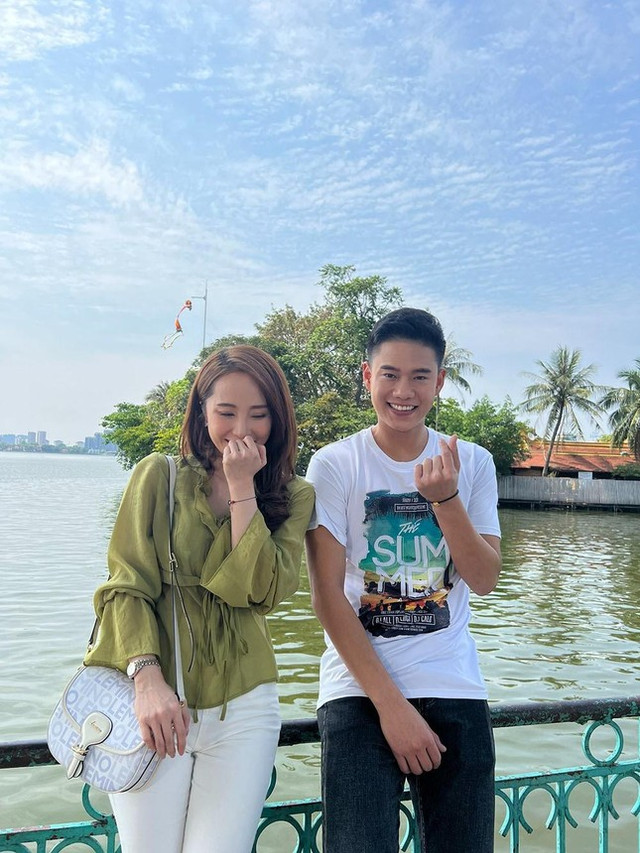Quỳnh Nga căng thẳng khi đóng cùng bạn diễn kém tuổi - Hình 3 Quynh Nga cang thang khi dong cung ban dien kem tuoi-Hinh-3