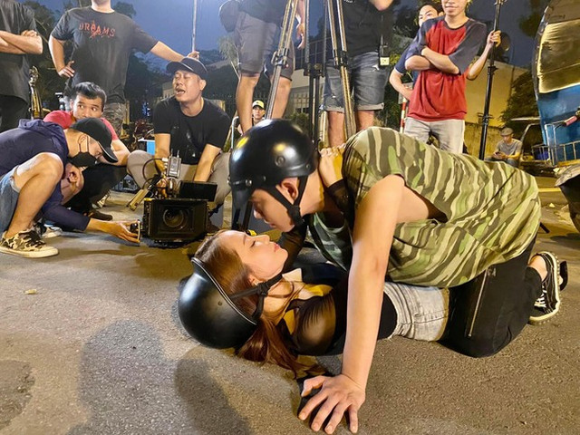 Quỳnh Nga căng thẳng khi đóng cùng bạn diễn kém tuổi - Hình 2 Quynh Nga cang thang khi dong cung ban dien kem tuoi-Hinh-2