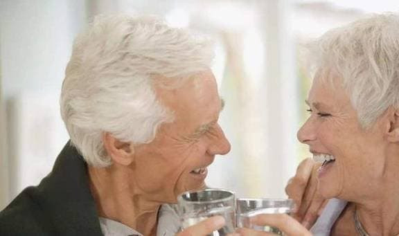 Hai thời điểm trong ngày không nên uống nước - Hình 2 Hai thoi diem trong ngay khong nen uong nuoc-Hinh-2