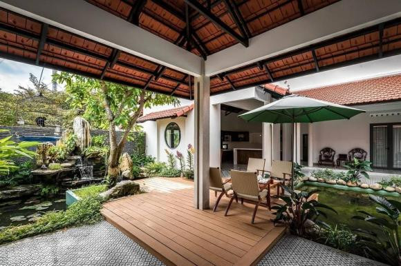 Nhà mái ngói hiện đại có sân vườn và hồ cá - Hình 4 Nha mai ngoi hien dai co san vuon va ho ca-Hinh-4