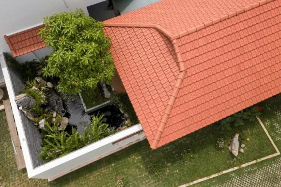 Nhà mái ngói hiện đại có sân vườn và hồ cá - Hình 7 Nha mai ngoi hien dai co san vuon va ho ca-Hinh-7