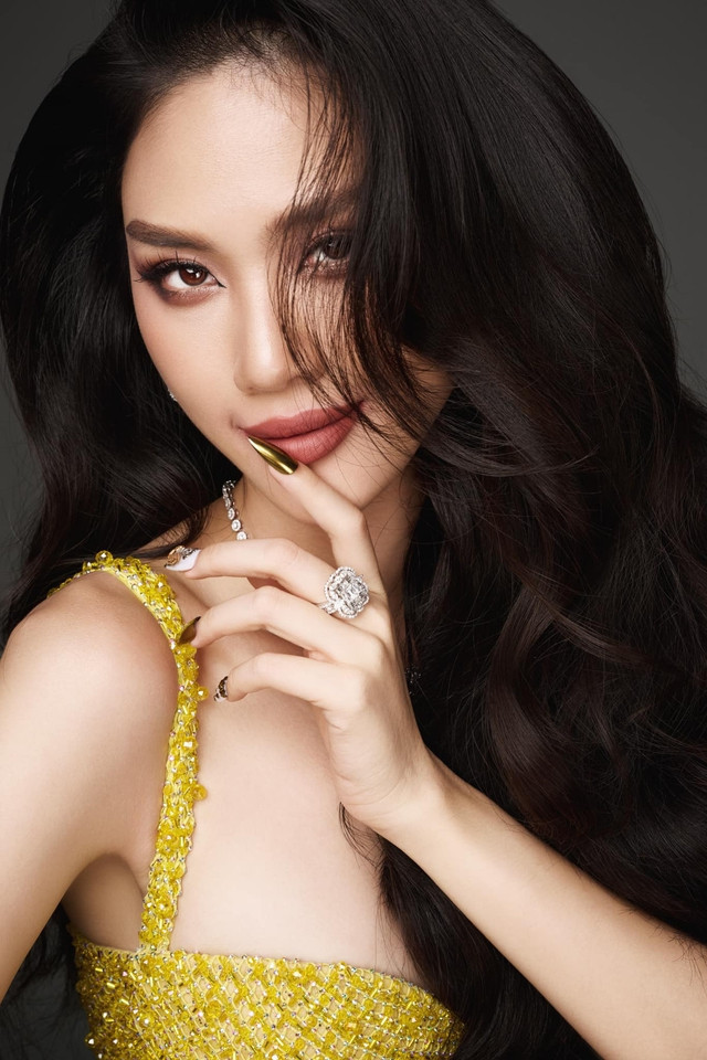 Hoa hậu Bùi Quỳnh Hoa ân hận vì hít bóng cười 10 năm trước Hoa hau Bui Quynh Hoa an han vi hit bong cuoi 10 nam truoc