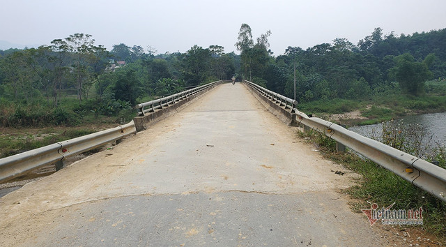 Chuyện chưa biết về 2 cây cầu Thủy Tiên từ thiện ở Thanh Chương - Hình 14 Chuyen chua biet ve 2 cay cau Thuy Tien tu thien o Thanh Chuong-Hinh-14