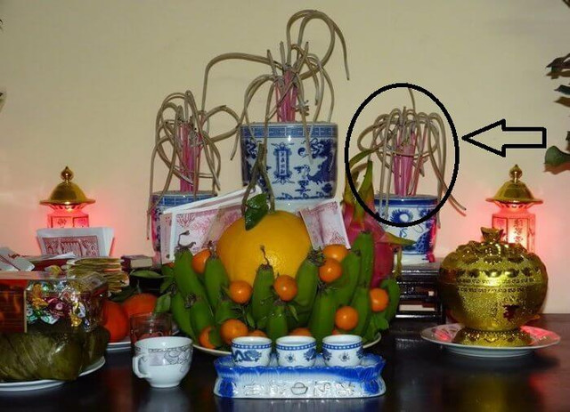 Thấy dấu hiệu này trên bàn thờ phải sửa ngay kẻo dính họa Thay dau hieu nay tren ban tho phai sua ngay keo dinh hoa
