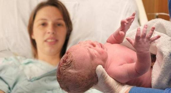 Em bé sinh ra có những đặc điểm này sẽ lớn lên khỏe mạnh - Hình 3 Em be sinh ra co nhung dac diem nay se lon len khoe manh-Hinh-3