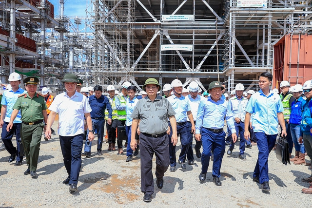 Thủ tướng kiểm tra hiện trường, đôn đốc 2 công trình điện trọng điểm - Hình 5 Thu tuong kiem tra hien truong, don doc 2 cong trinh dien trong diem-Hinh-5