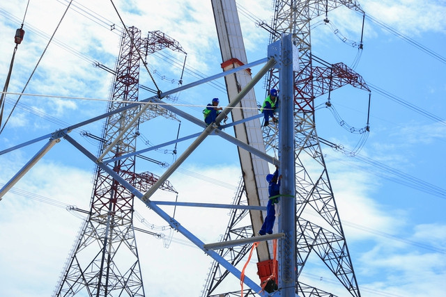 Thủ tướng kiểm tra hiện trường, đôn đốc 2 công trình điện trọng điểm - Hình 3 Thu tuong kiem tra hien truong, don doc 2 cong trinh dien trong diem-Hinh-3