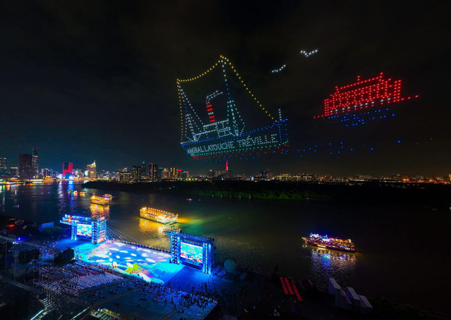 Sáng bừng đêm Sài Gòn với màn trình diễn drone hoành tráng bậc nhất Sang bung dem Sai Gon voi man trinh dien drone hoanh trang bac nhat