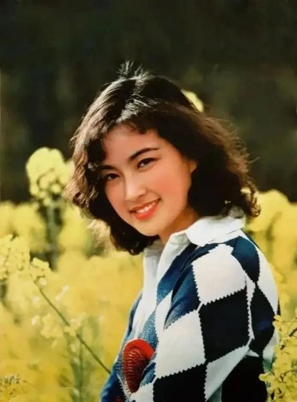 Lưu Hiểu Khánh trông như hình nộm trong ảnh mới - Hình 5 Luu Hieu Khanh trong nhu hinh nom trong anh moi-Hinh-5