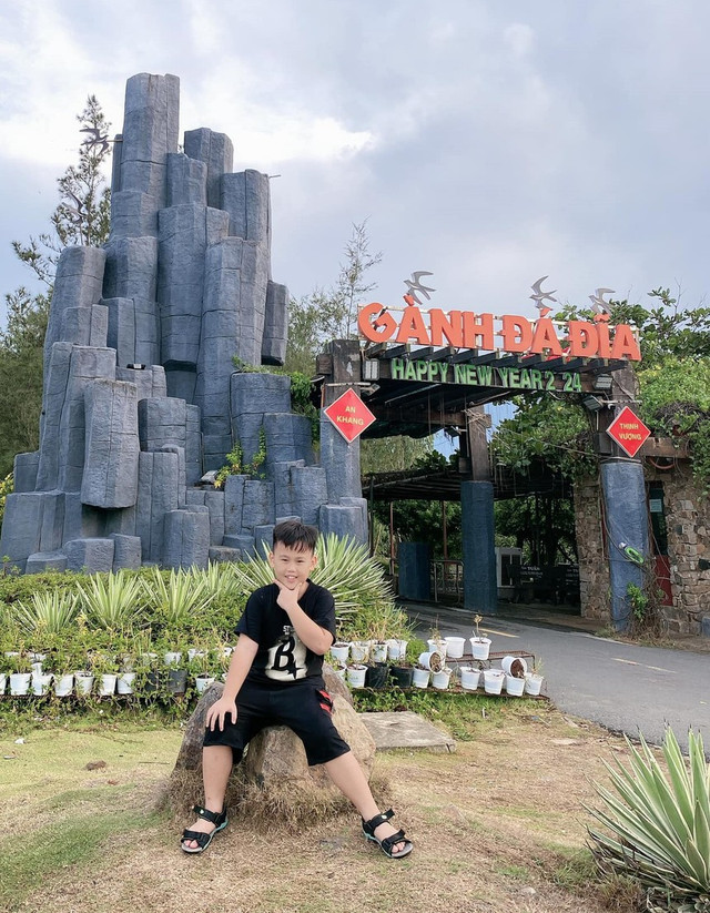 Bà mẹ lái xe 2.240 km đưa con trai du lịch xuyên Việt - Hình 5 Ba me lai xe 2.240 km dua con trai du lich xuyen Viet-Hinh-5