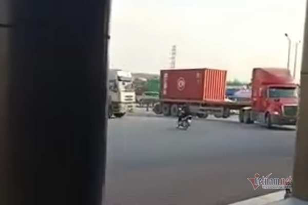 Cướp ngân hàng ở Hải Phòng, nghi phạm cầm theo vật nghi súng - Hình 4 Cuop ngan hang o Hai Phong, nghi pham cam theo vat nghi sung-Hinh-4