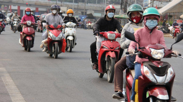 Dân ùn ùn về quê đón Tết, QL1 qua Đồng Nai ùn tắc - Hình 7 Dan un un ve que don Tet, QL1 qua Dong Nai un tac-Hinh-7