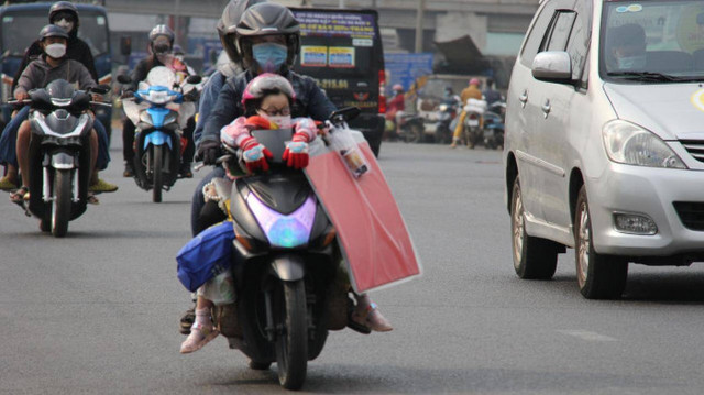 Dân ùn ùn về quê đón Tết, QL1 qua Đồng Nai ùn tắc - Hình 8 Dan un un ve que don Tet, QL1 qua Dong Nai un tac-Hinh-8