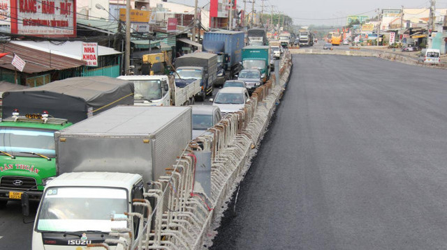 Dân ùn ùn về quê đón Tết, QL1 qua Đồng Nai ùn tắc - Hình 6 Dan un un ve que don Tet, QL1 qua Dong Nai un tac-Hinh-6