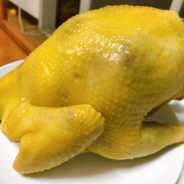 Luộc gà da vàng ươm hấp dẫn, chỉ cần dùng thứ nước này - Hình 6 Luoc ga da vang uom hap dan, chi can dung thu nuoc nay-Hinh-6
