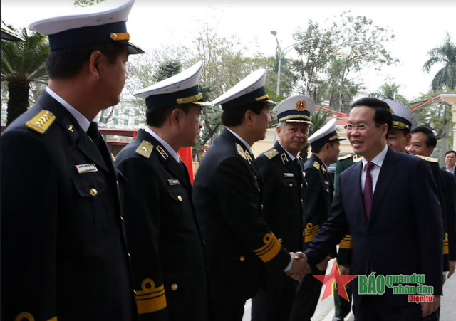 Thường trực Ban Bí thư làm việc và chúc Tết Quân chủng Hải quân Thuong truc Ban Bi thu lam viec va chuc Tet Quan chung Hai quan